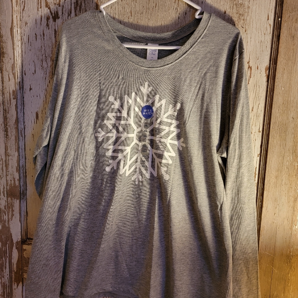 Nwt long sleeved XXL snowflake shirt